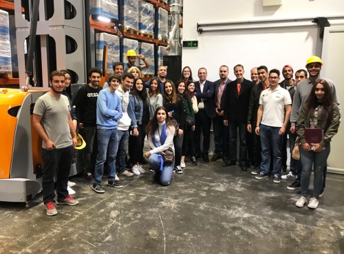 Students Visit Petra drugstore